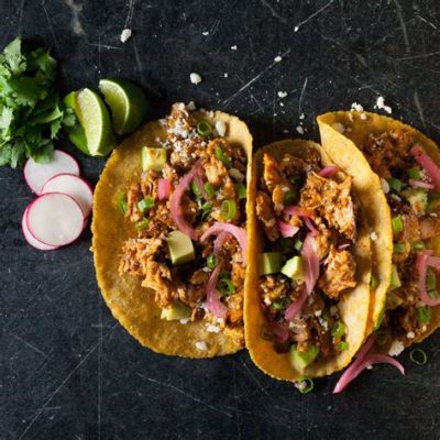  Cochinita Pibil: A Symphony of Smoky Citrus and Slow-Roasted Tenderness!